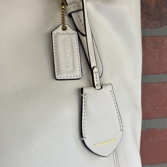 COACH PEYTON LEATHER ZIP TOP TOTE - Picture 3 of 13